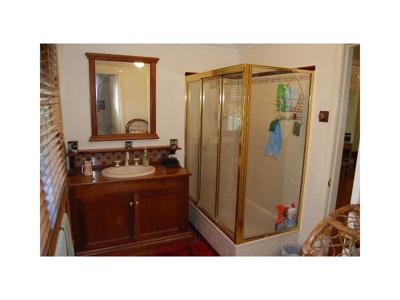 48 Glebe Road, Silkstone QLD 4304