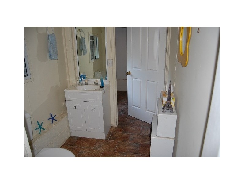 48 Glebe Road, Silkstone QLD 4304