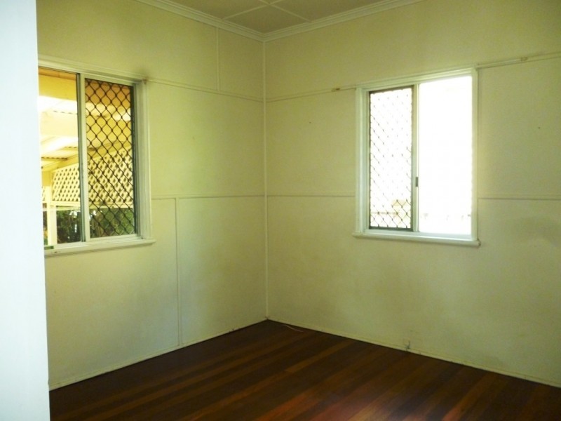 10 Shine Street, One Mile QLD 4305