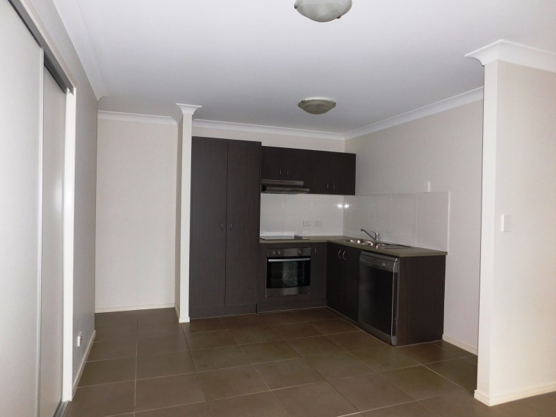 2/23 Knightsbridge Drive, Chuwar QLD 4306