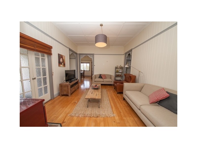 10 Cranes Road, North Ipswich QLD 4305