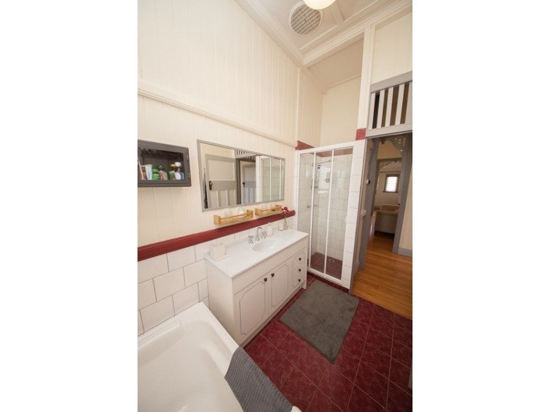 10 Cranes Road, North Ipswich QLD 4305