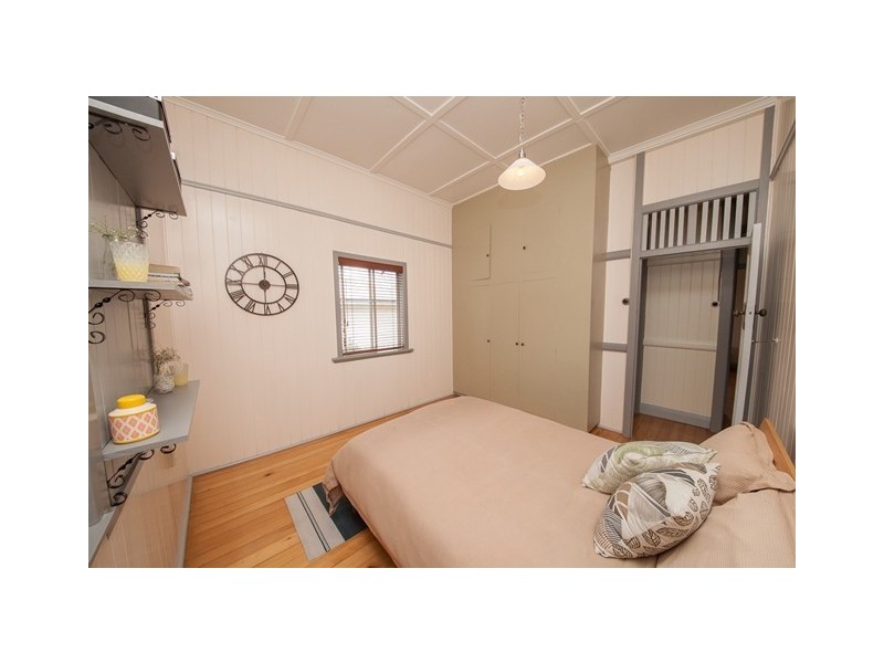 10 Cranes Road, North Ipswich QLD 4305