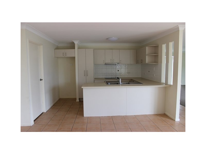 92 Jacaranda Drive, Yamanto QLD 4305