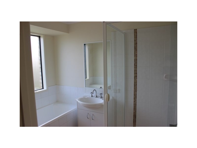 92 Jacaranda Drive, Yamanto QLD 4305