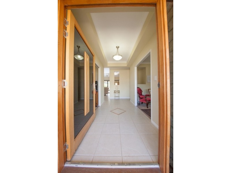 1 Pinto Place, Pine Mountain QLD 4306