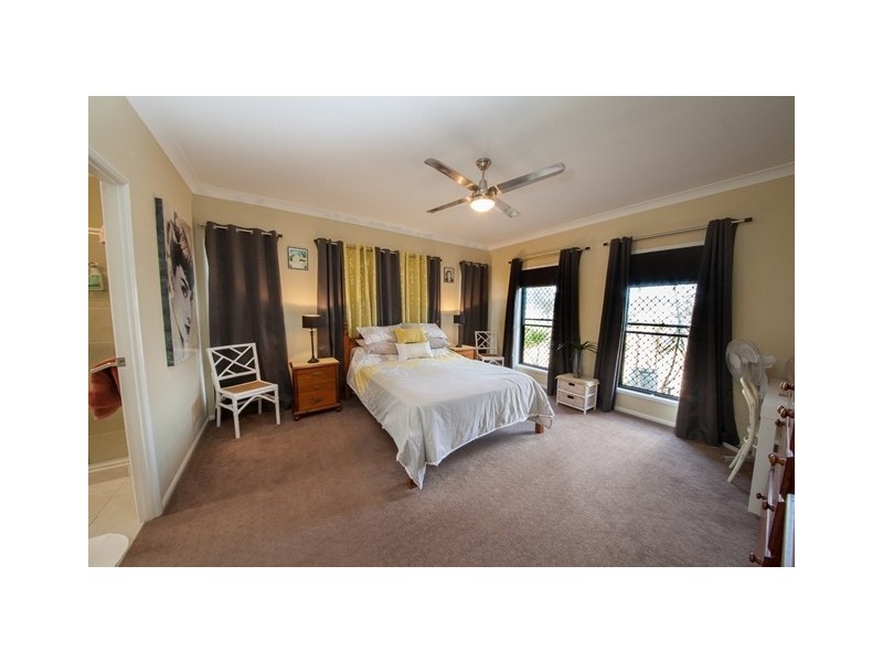 1 Pinto Place, Pine Mountain QLD 4306