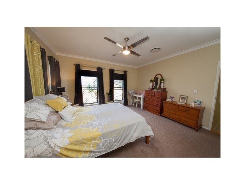1 Pinto Place, Pine Mountain QLD 4306