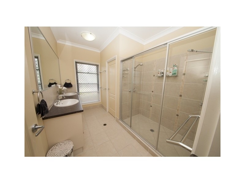 1 Pinto Place, Pine Mountain QLD 4306