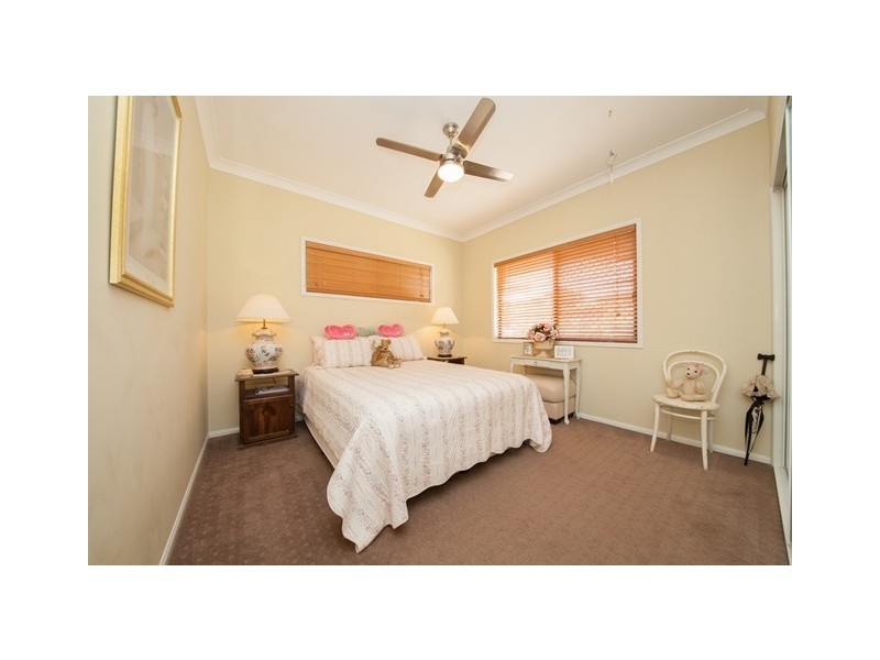 1 Pinto Place, Pine Mountain QLD 4306