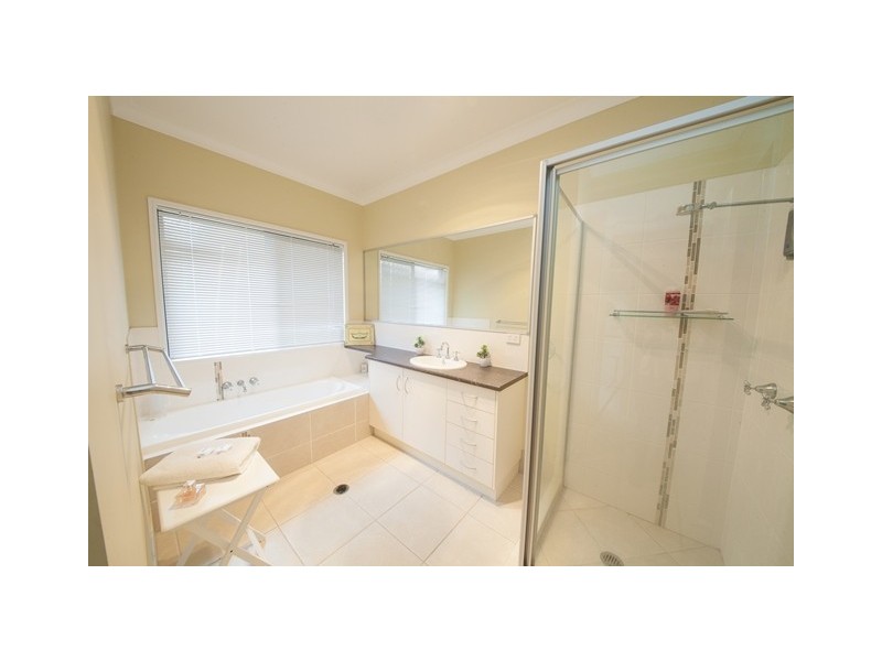 1 Pinto Place, Pine Mountain QLD 4306