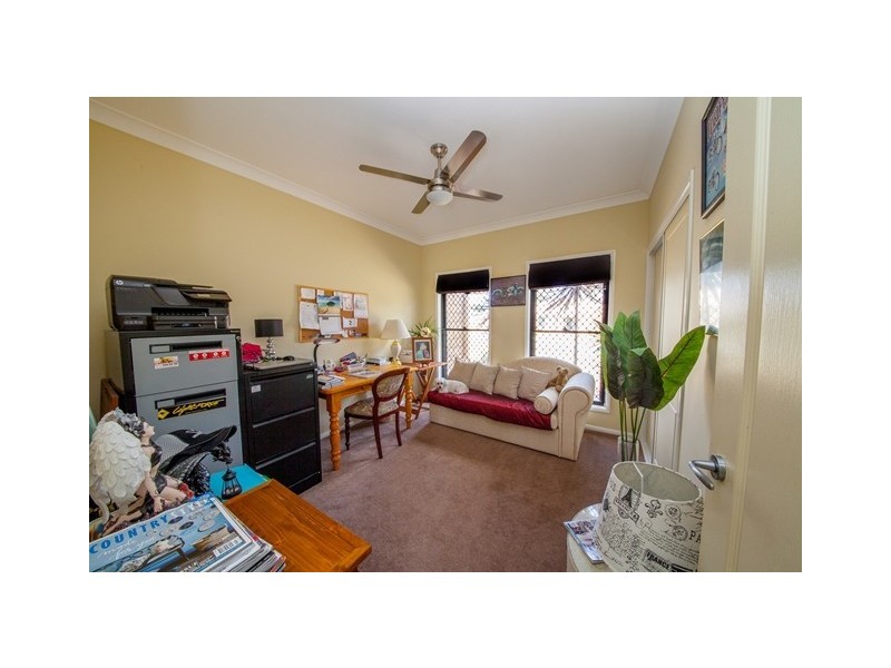 1 Pinto Place, Pine Mountain QLD 4306