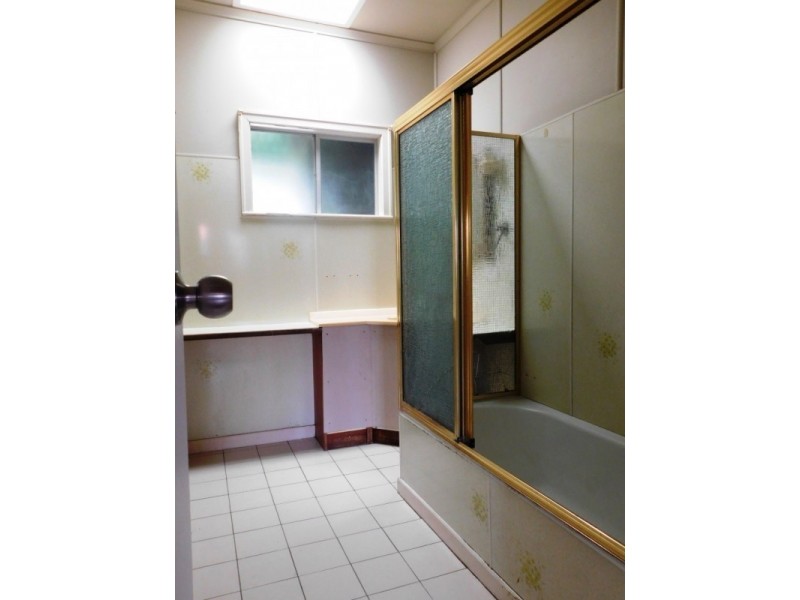 18 Hooper Street, West Ipswich QLD 4305