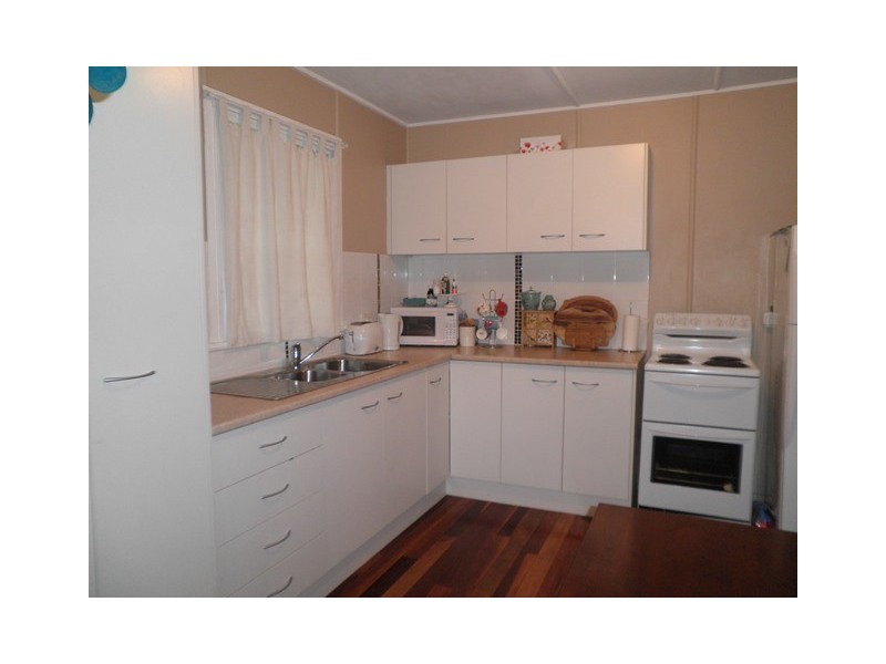 37 Blaxland Street, Eastern Heights QLD 4305