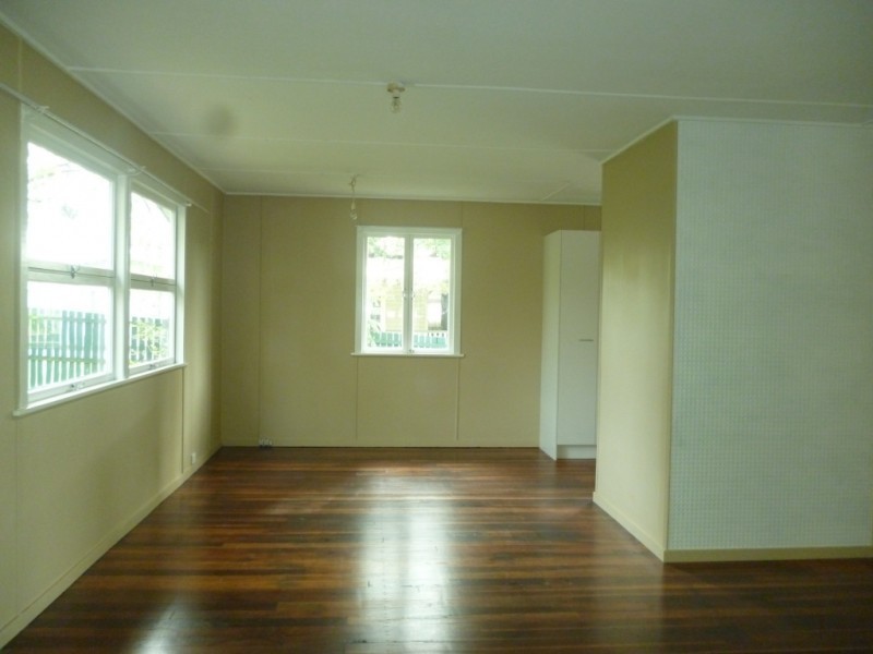 37 Blaxland Street, Eastern Heights QLD 4305