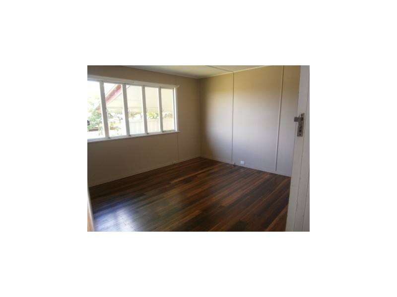 37 Blaxland Street, Eastern Heights QLD 4305