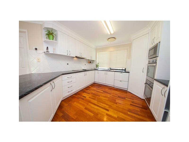 1 Yellowstone Court, Flinders View QLD 4305