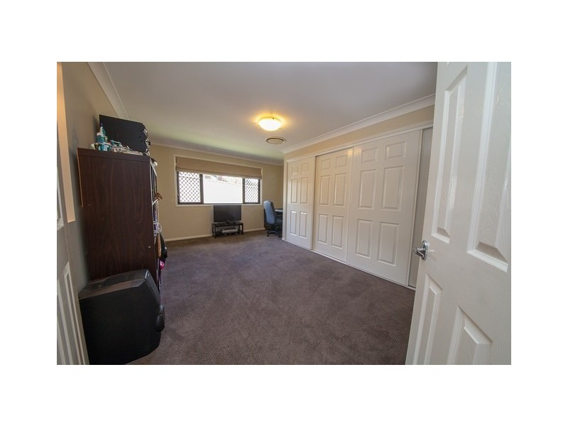 1 Yellowstone Court, Flinders View QLD 4305