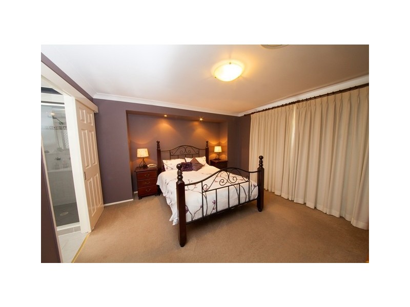 1 Yellowstone Court, Flinders View QLD 4305