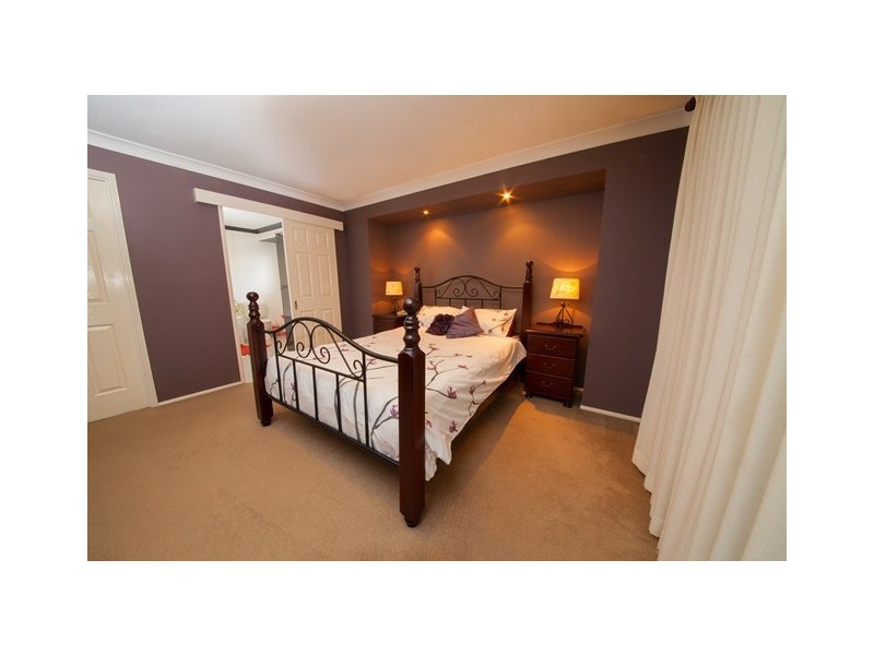 1 Yellowstone Court, Flinders View QLD 4305