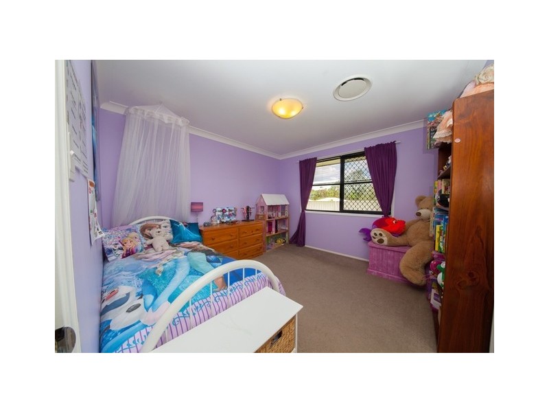 1 Yellowstone Court, Flinders View QLD 4305