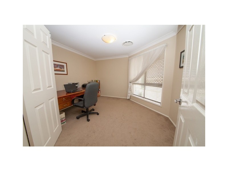 1 Yellowstone Court, Flinders View QLD 4305
