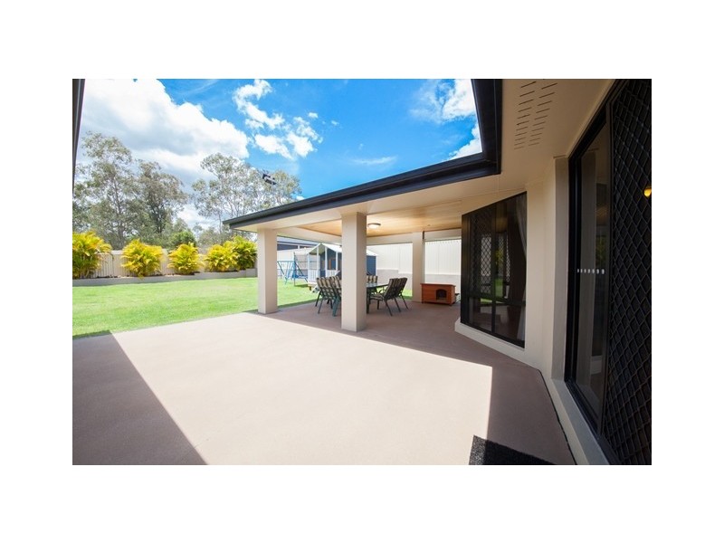 1 Yellowstone Court, Flinders View QLD 4305