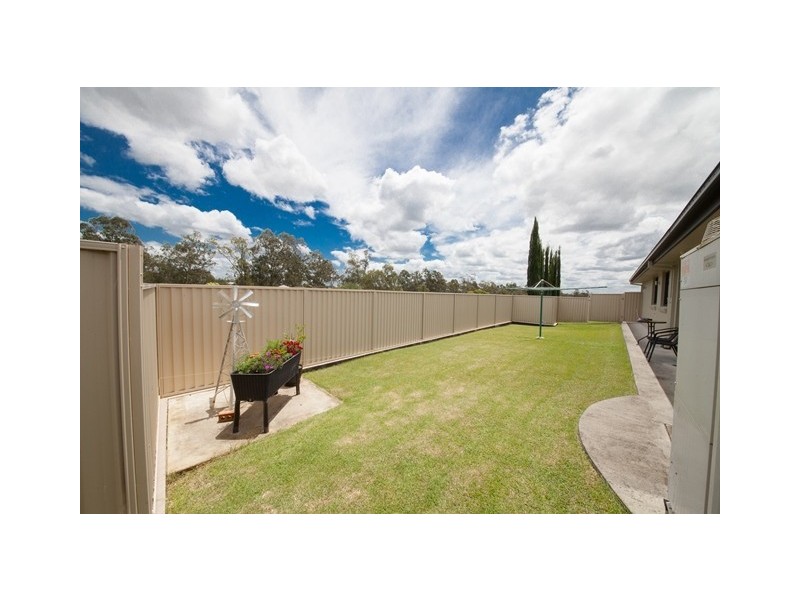 1 Yellowstone Court, Flinders View QLD 4305