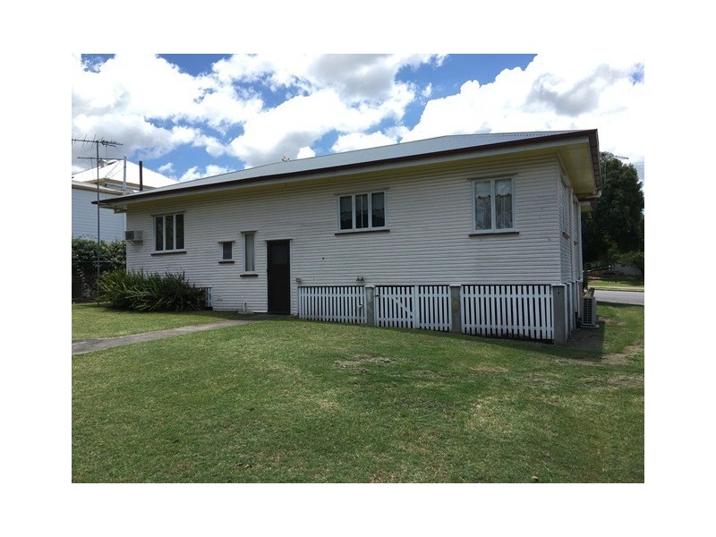 195 Blackstone Road, Silkstone QLD 4304