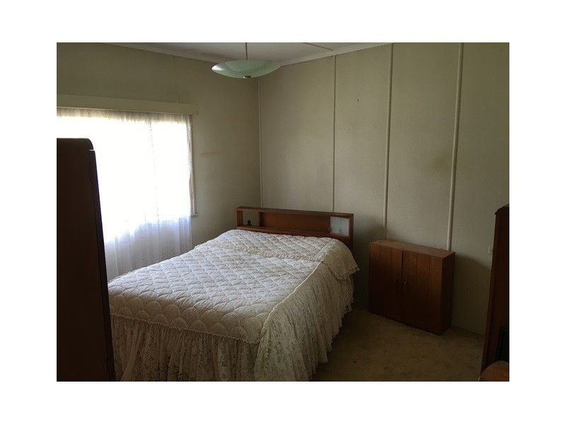 195 Blackstone Road, Silkstone QLD 4304