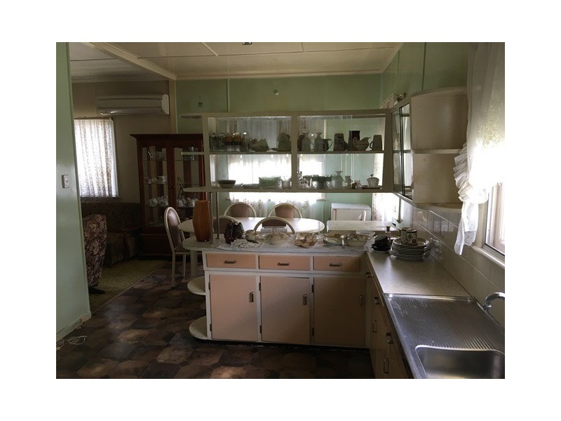 195 Blackstone Road, Silkstone QLD 4304