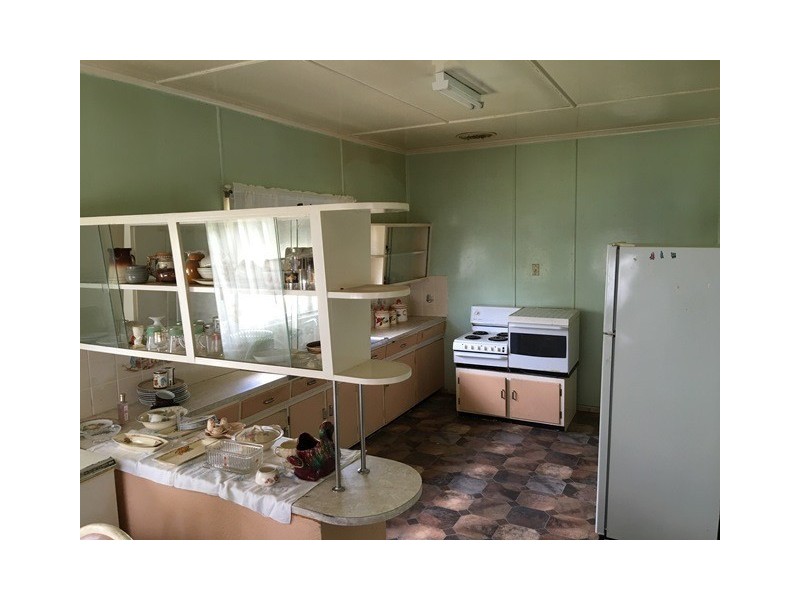 195 Blackstone Road, Silkstone QLD 4304