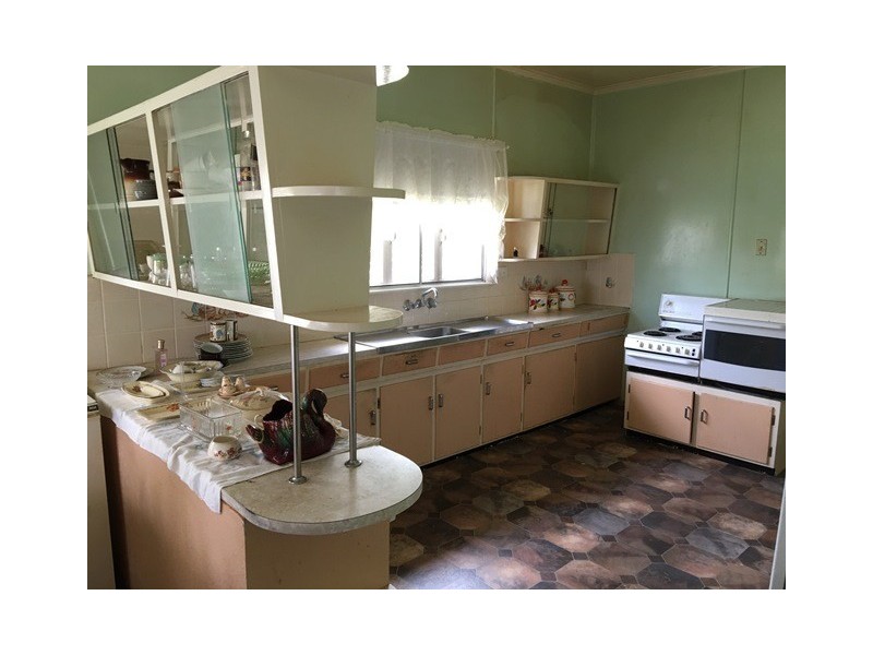 195 Blackstone Road, Silkstone QLD 4304