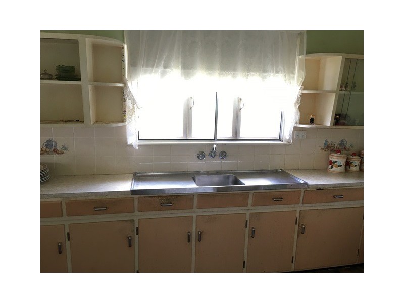 195 Blackstone Road, Silkstone QLD 4304