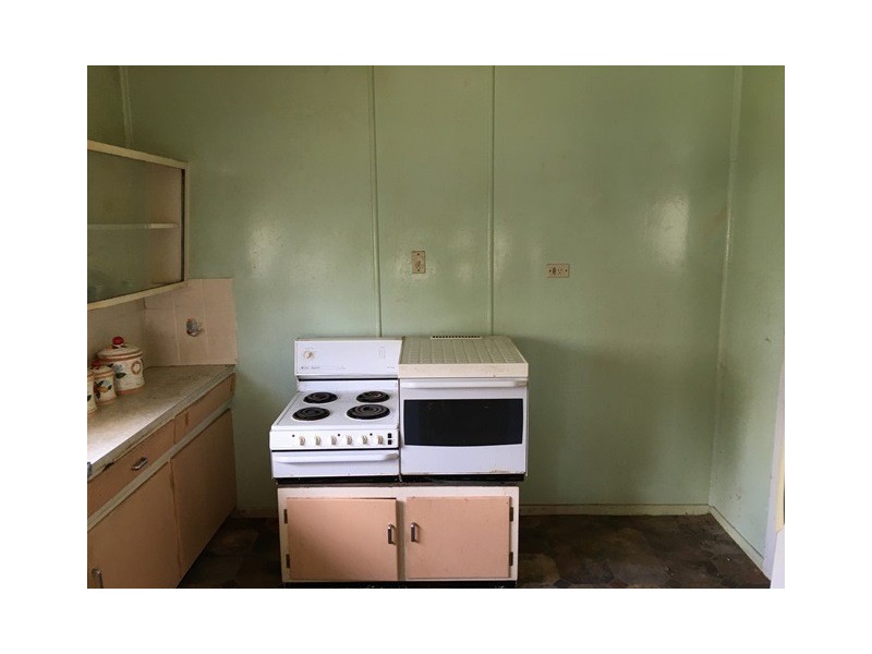 195 Blackstone Road, Silkstone QLD 4304