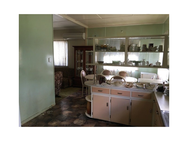 195 Blackstone Road, Silkstone QLD 4304
