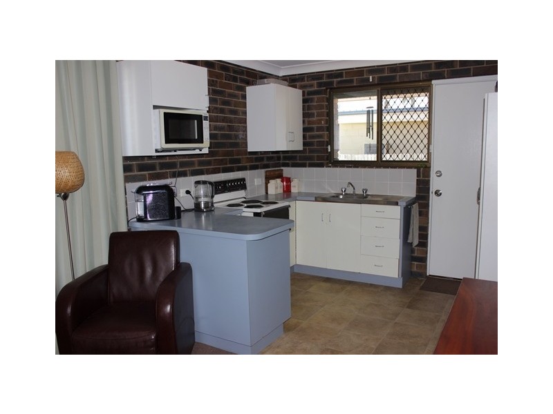 2/160 Glebe Road, Booval QLD 4304