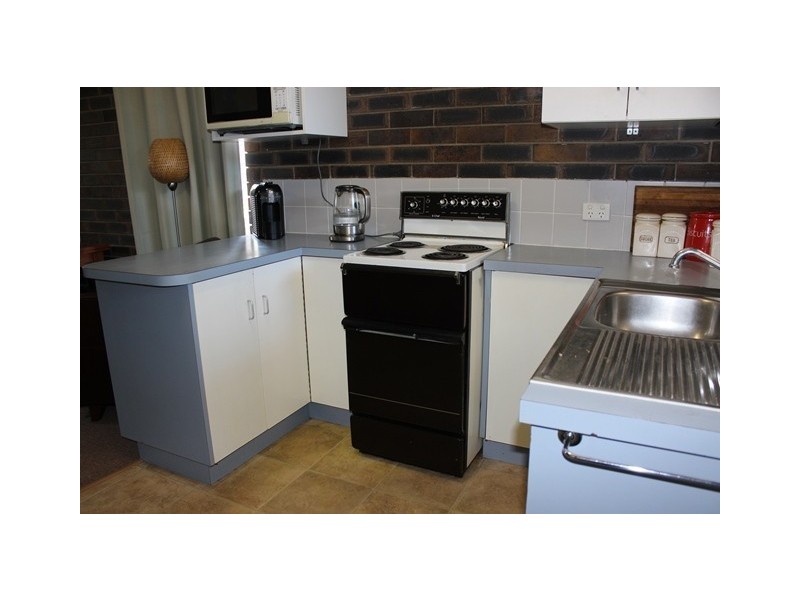 2/160 Glebe Road, Booval QLD 4304