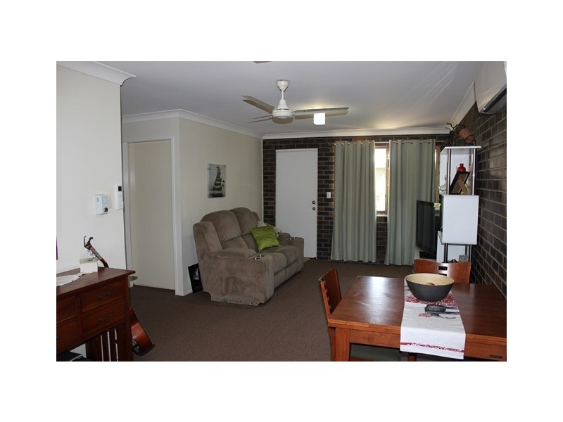 2/160 Glebe Road, Booval QLD 4304
