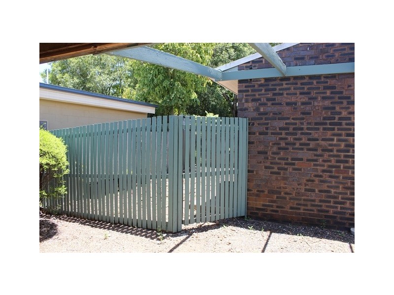2/160 Glebe Road, Booval QLD 4304