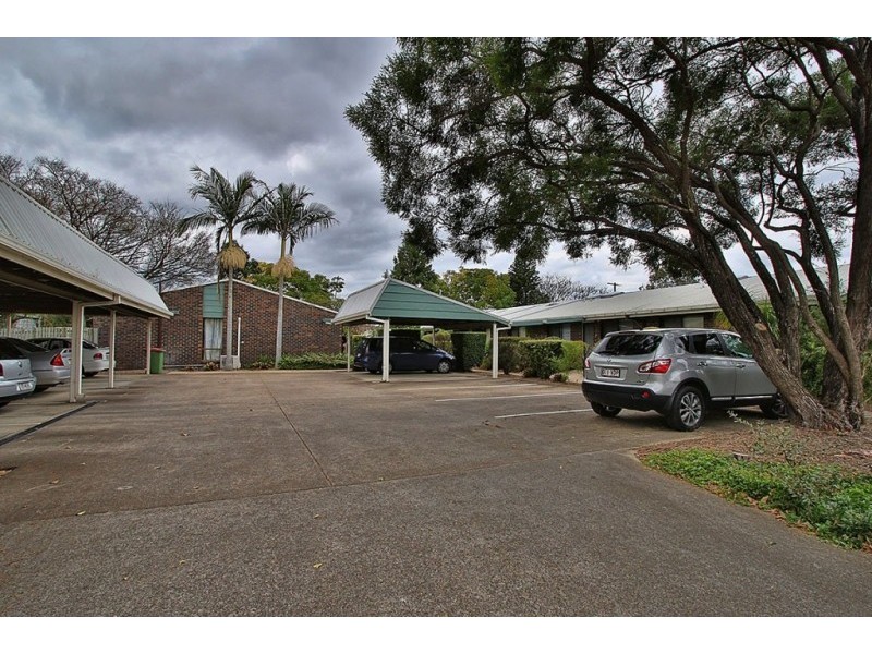 2/160 Glebe Road, Booval QLD 4304