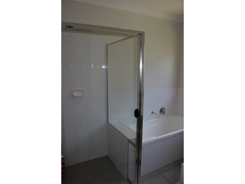 15A Eileen Street, Booval QLD 4304