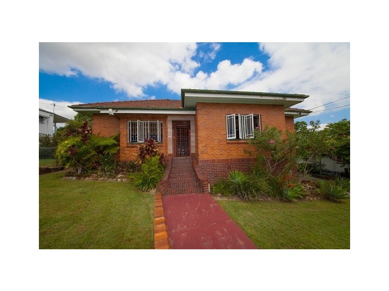 27 Hamilton Street, Booval QLD 4304