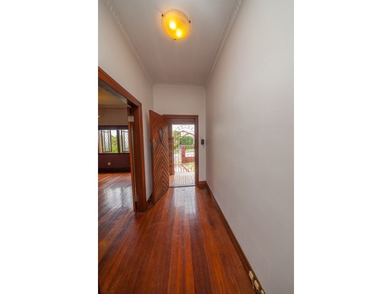 27 Hamilton Street, Booval QLD 4304
