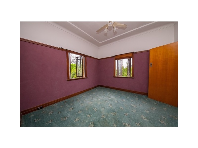 27 Hamilton Street, Booval QLD 4304