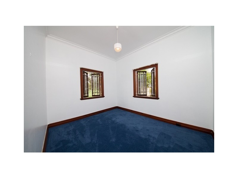 27 Hamilton Street, Booval QLD 4304