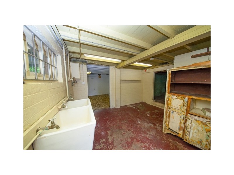 27 Hamilton Street, Booval QLD 4304