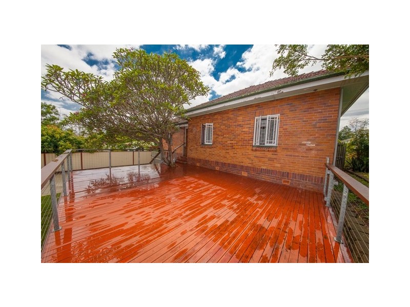 27 Hamilton Street, Booval QLD 4304
