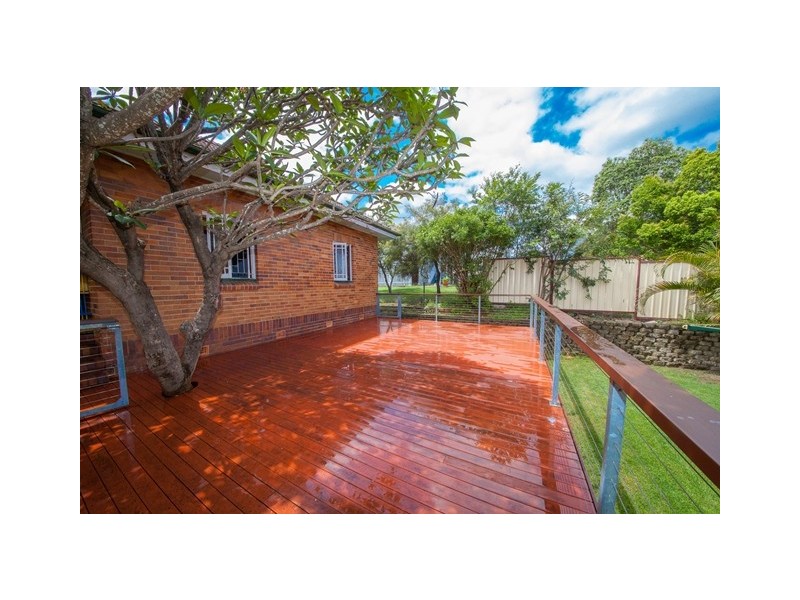 27 Hamilton Street, Booval QLD 4304