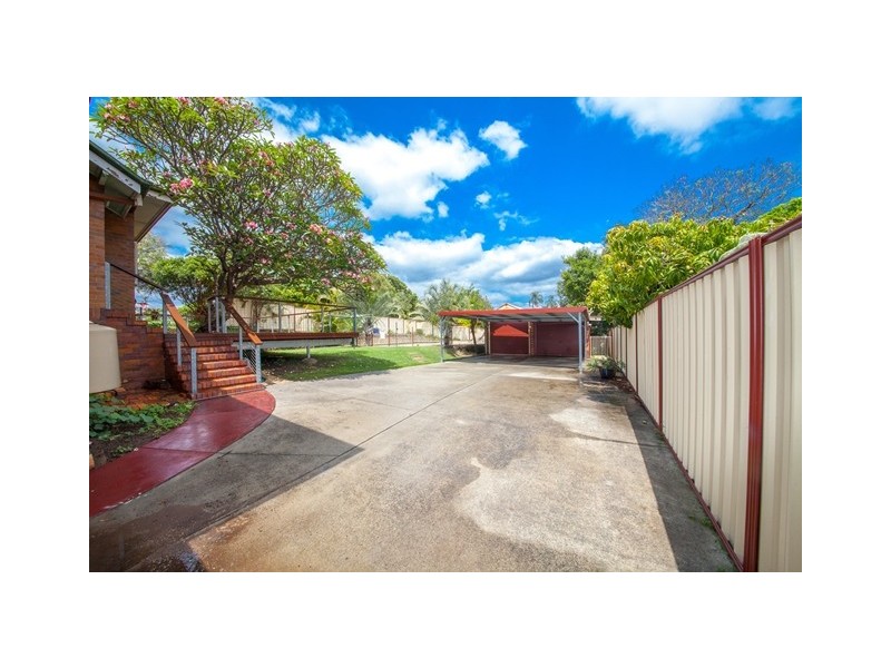 27 Hamilton Street, Booval QLD 4304